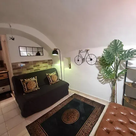 Tiny Studio, Rustic Style, Historic Center * Sanremo