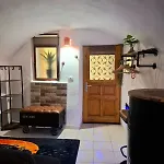 Tiny Studio, Rustic Style, Historic Center アパート *