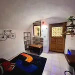 Appartamento Tiny Studio, Rustic Style, Historic Center *