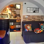 Tiny Studio, Rustic Style, Historic Center アパート サンレモ