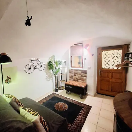 Tiny Studio, Rustic Style, Historic Center * San Remo
