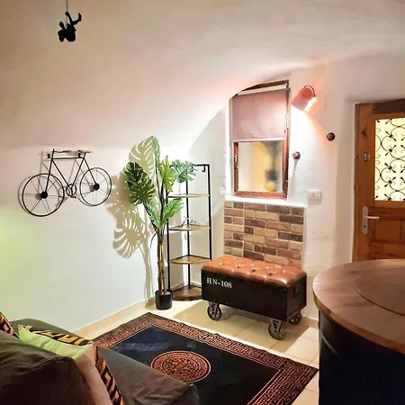 Tiny Studio, Rustic Style, Historic Center Appartement