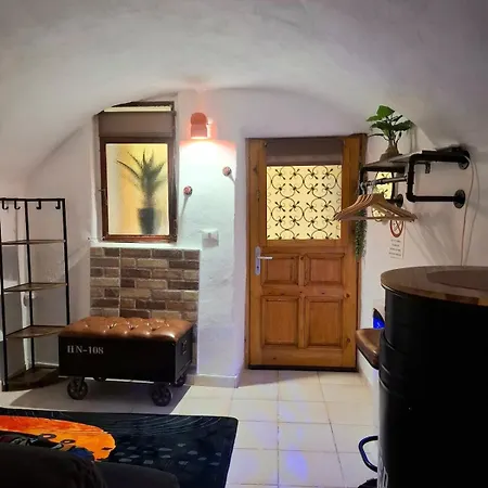 Tiny Studio, Rustic Style, Historic Center アパート *