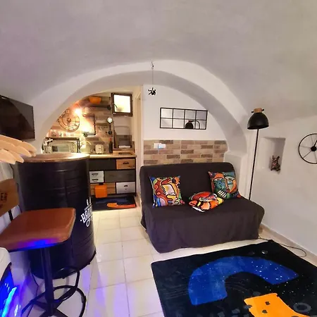 Tiny Studio, Rustic Style, Historic Center アパート *