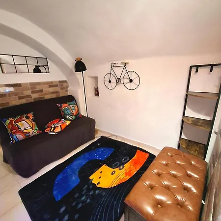 Tiny Studio, Rustic Style, Historic Center Апартаменти