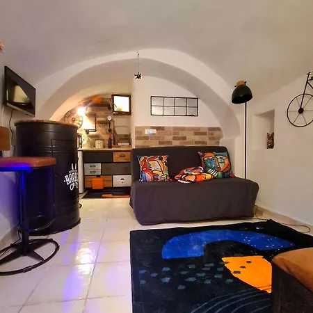 Tiny Studio, Rustic Style, Historic Center アパート *